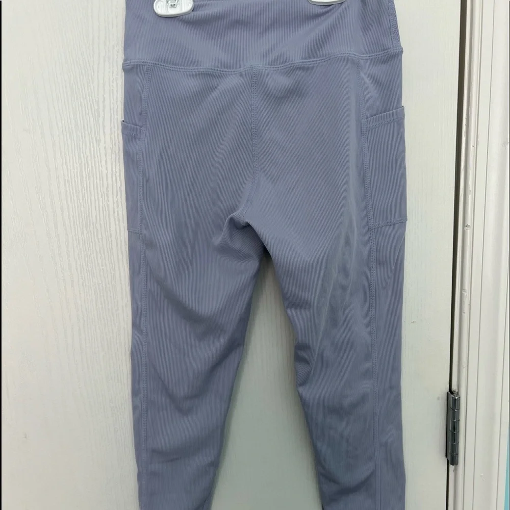 Zella girls lavender Capris, size 10-12